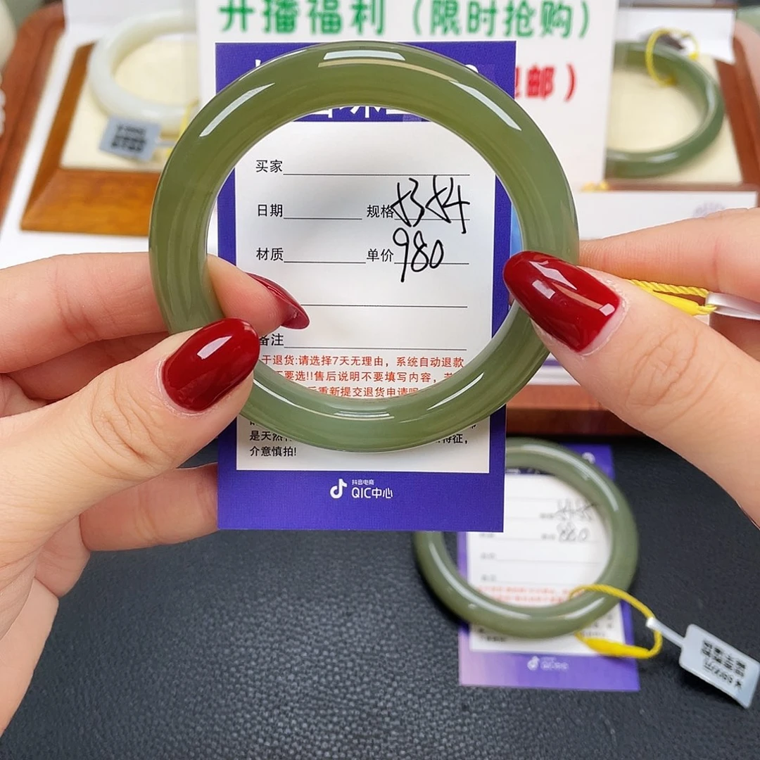 和田玉未镶嵌手镯