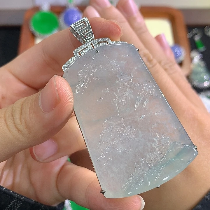 翡翠18K金镶嵌颈饰山水