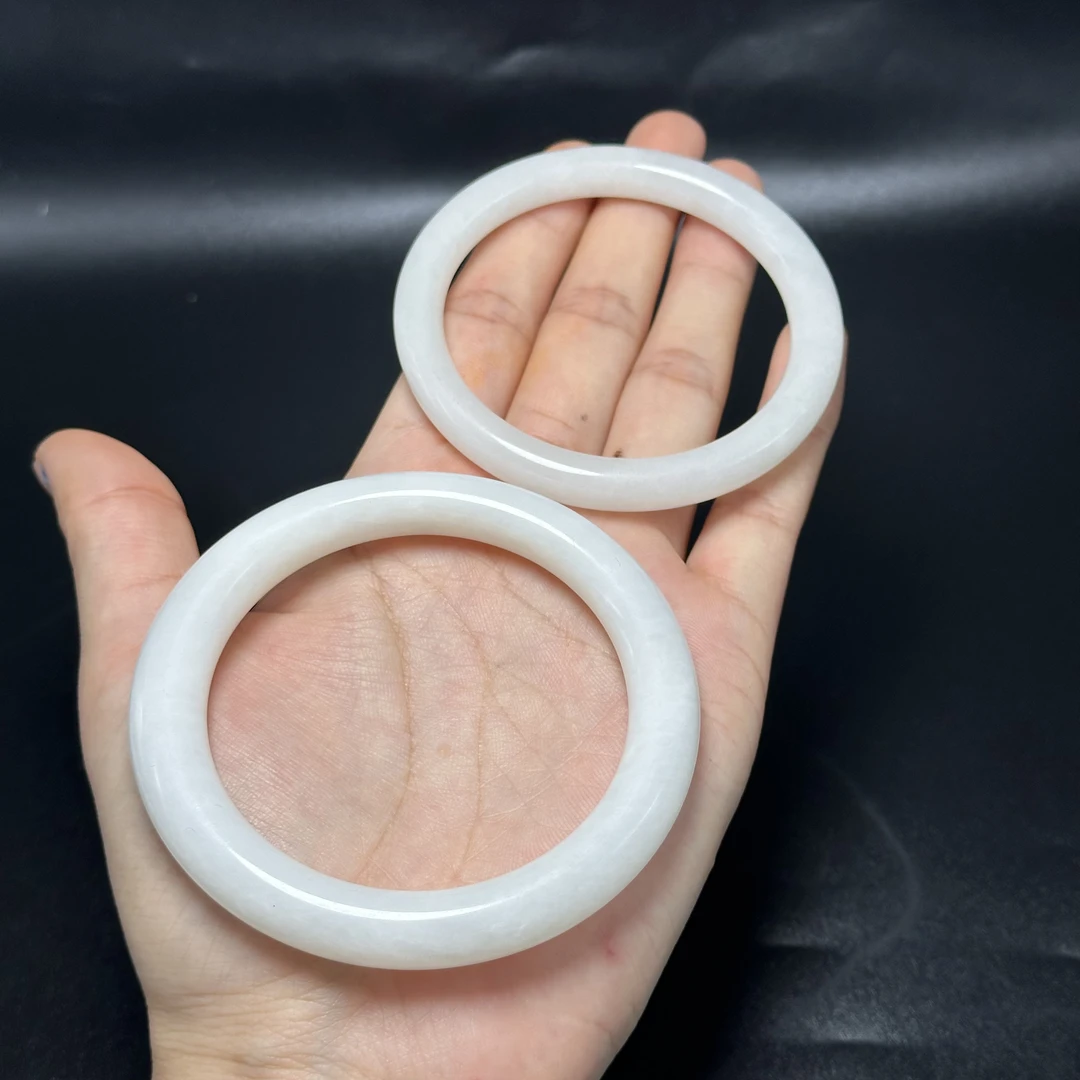 AK70透闪石质玉手镯（多样性发其一）