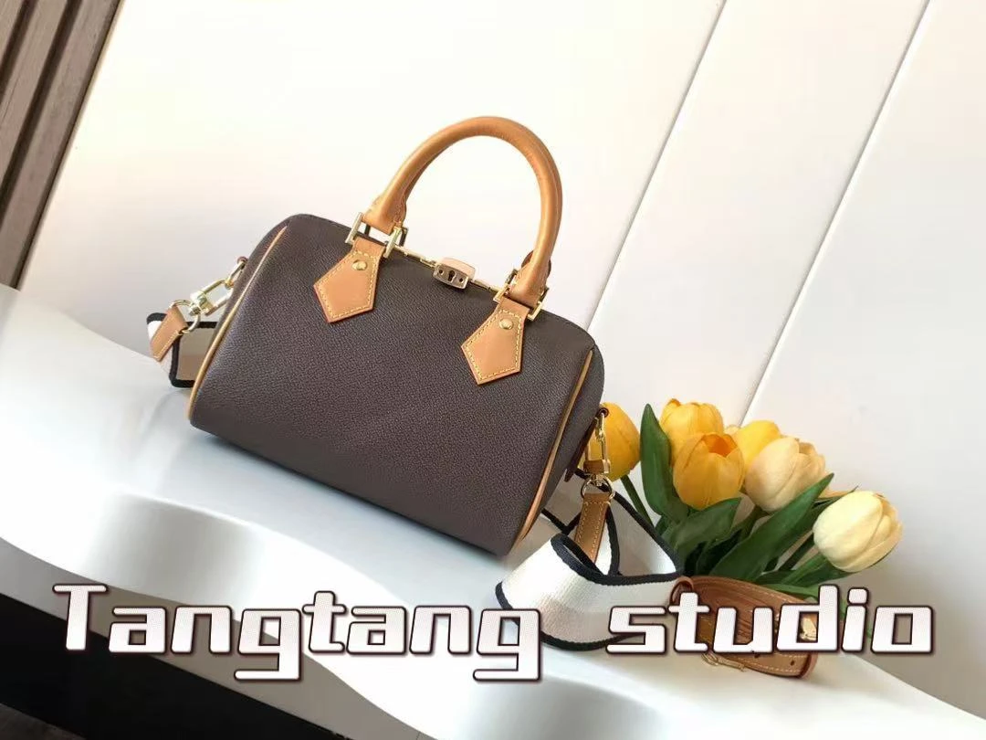 20cm 枕头 时尚出门出游手提单肩腋下包斜挎包