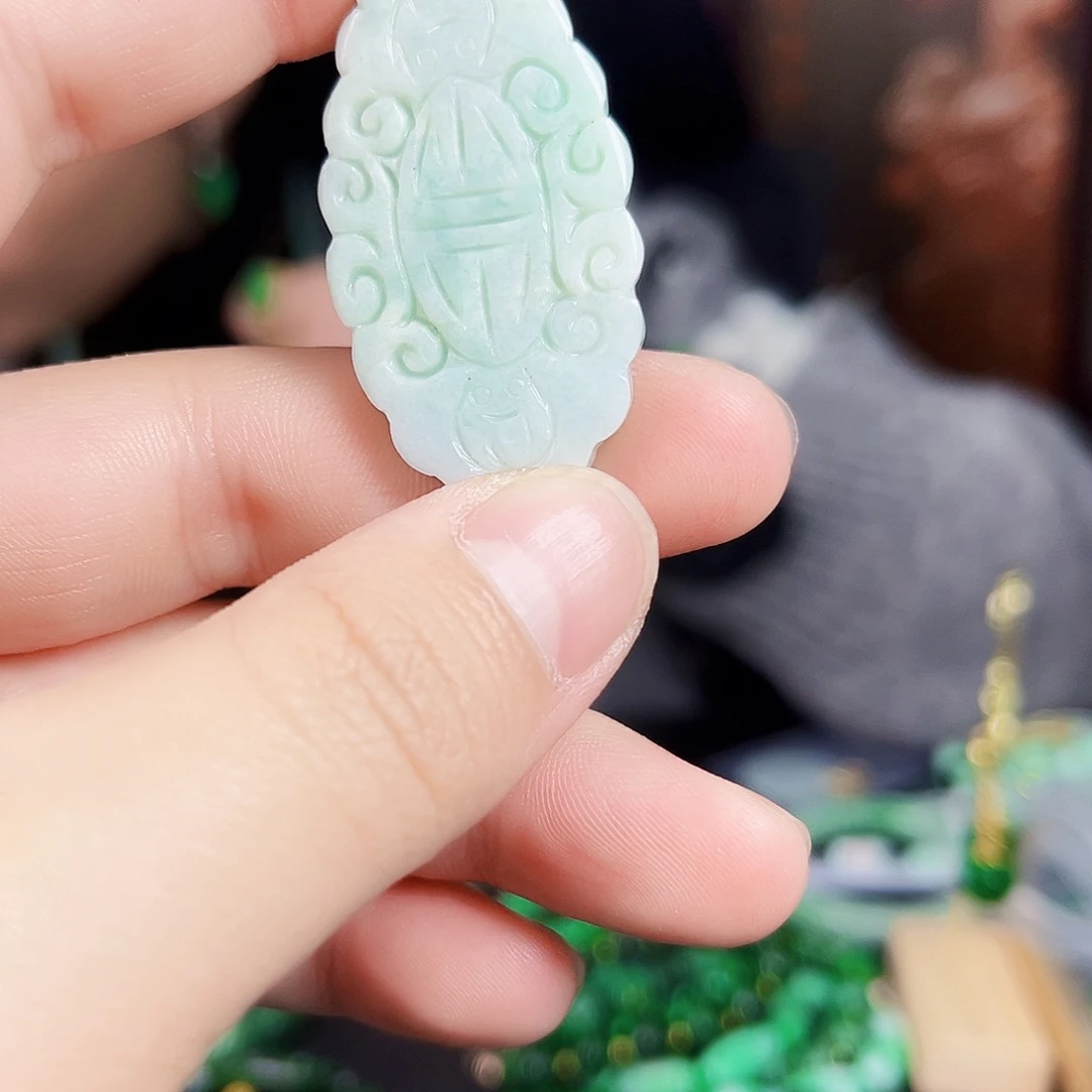 翡翠颈饰未镶嵌吊坠