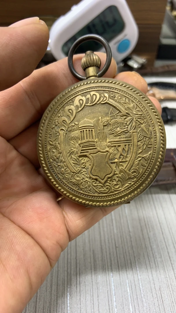 手工雕刻精美铜壳雕花怀表彰显复古韵味
