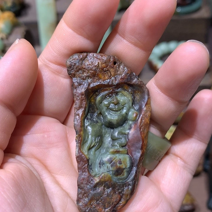 未镶嵌岫岩河磨玉（透闪石质玉）把件