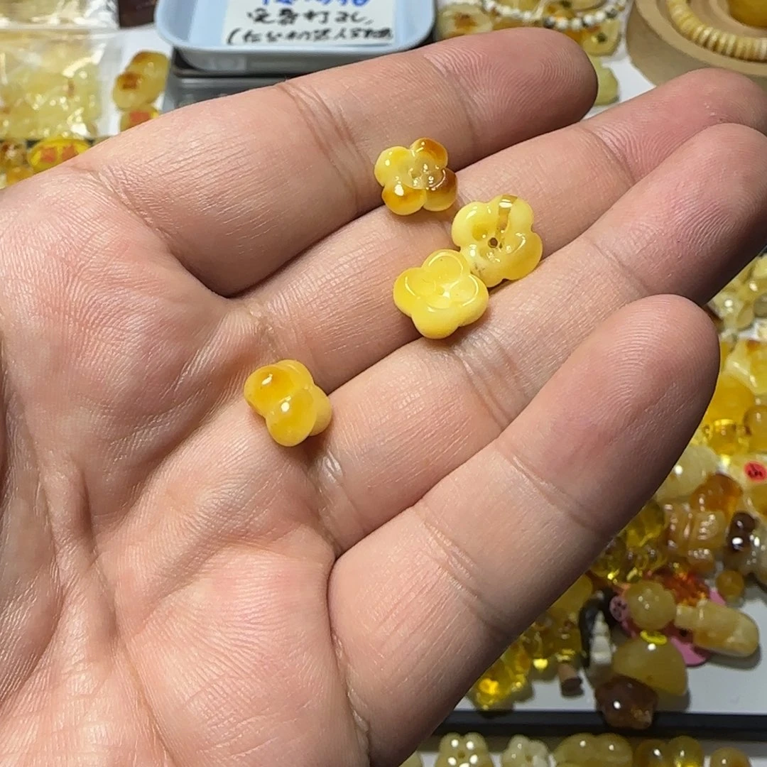 琥珀未镶嵌裸石1.5克