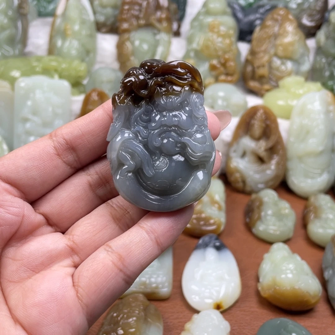奋***年和田玉未镶嵌颈饰
