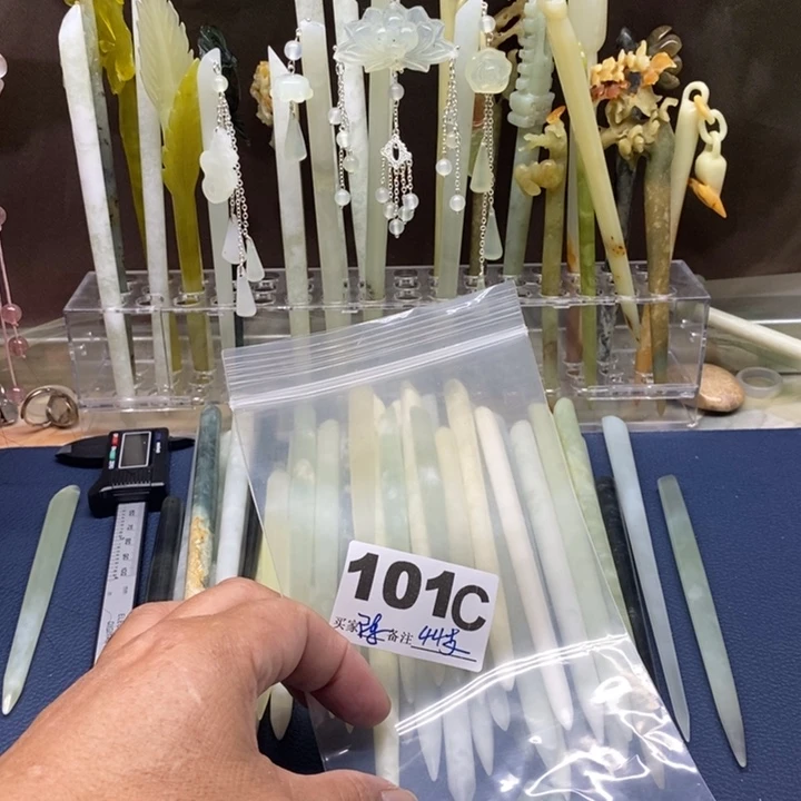 透闪石-蛇纹石玉发饰未镶嵌陈****妻