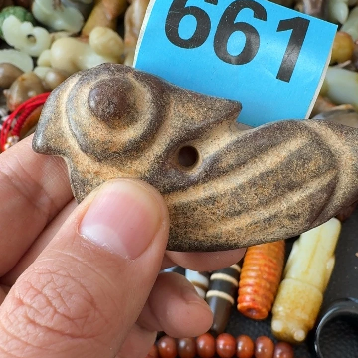 林***山和田玉未镶嵌颈饰