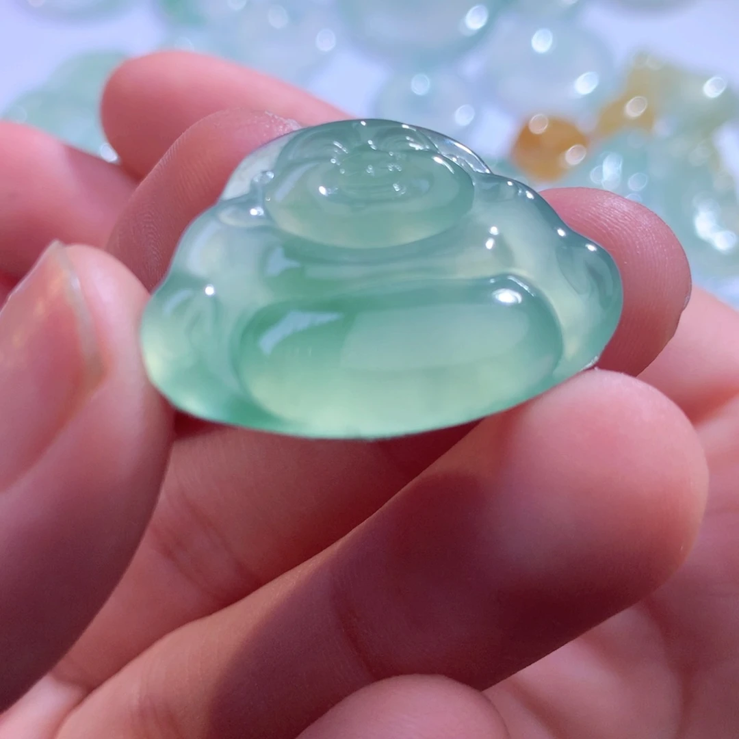 翡翠未镶嵌颈饰缅甸