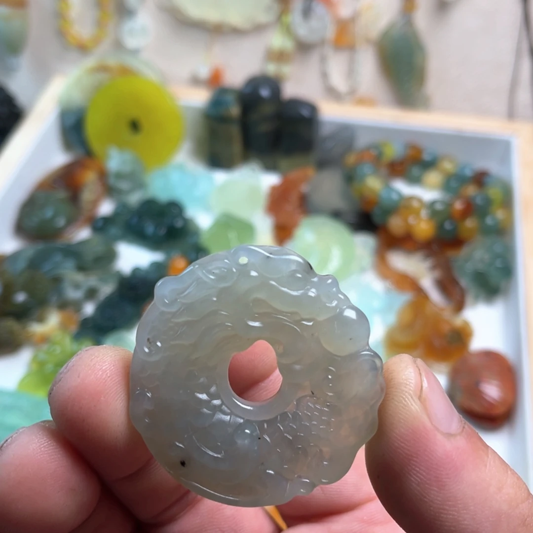 未镶嵌蛇纹石玉颈饰