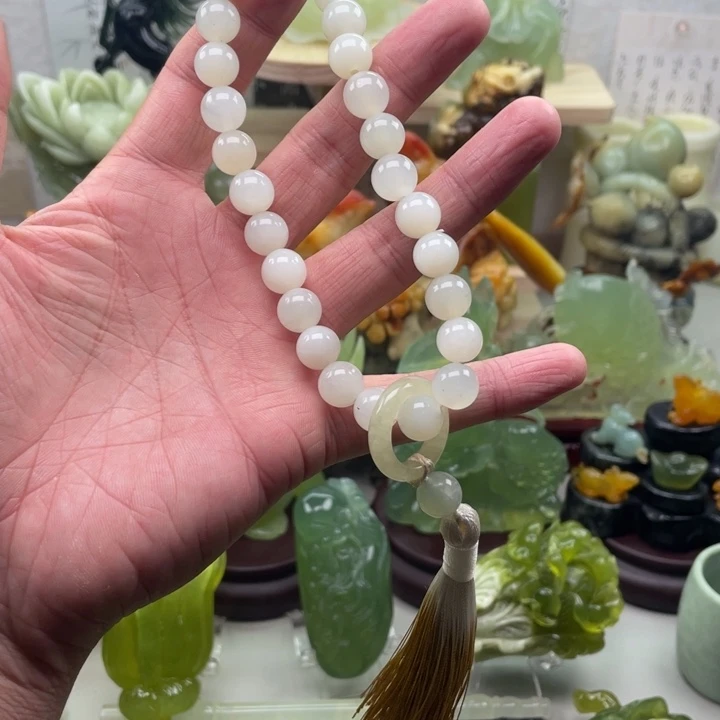 蛇纹石玉未镶嵌四大名玉手持