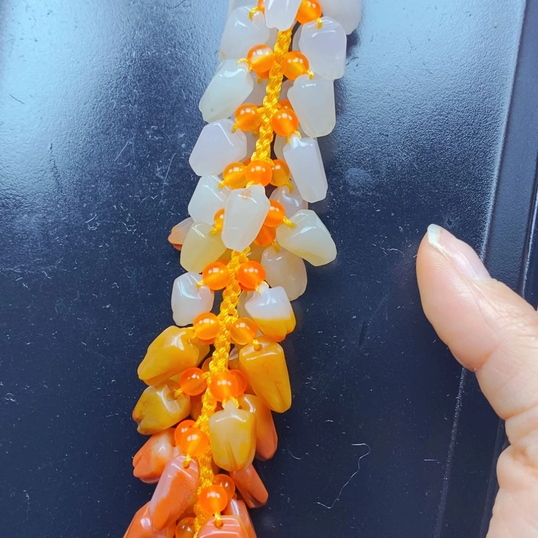 石英质玉(黄龙玉)未镶嵌颈饰