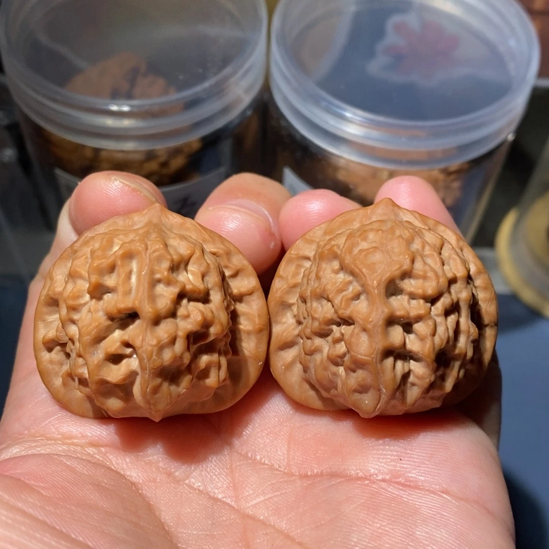 文玩核桃吊坠瓷娃娃36