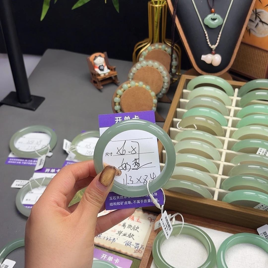 东陵石未镶嵌手镯