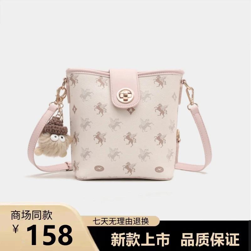 高级感飞马印花水桶包女2025新款潮大容量通勤手提包单肩斜挎包