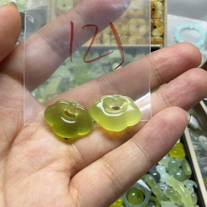 透闪石-蛇纹石玉吊坠未镶嵌