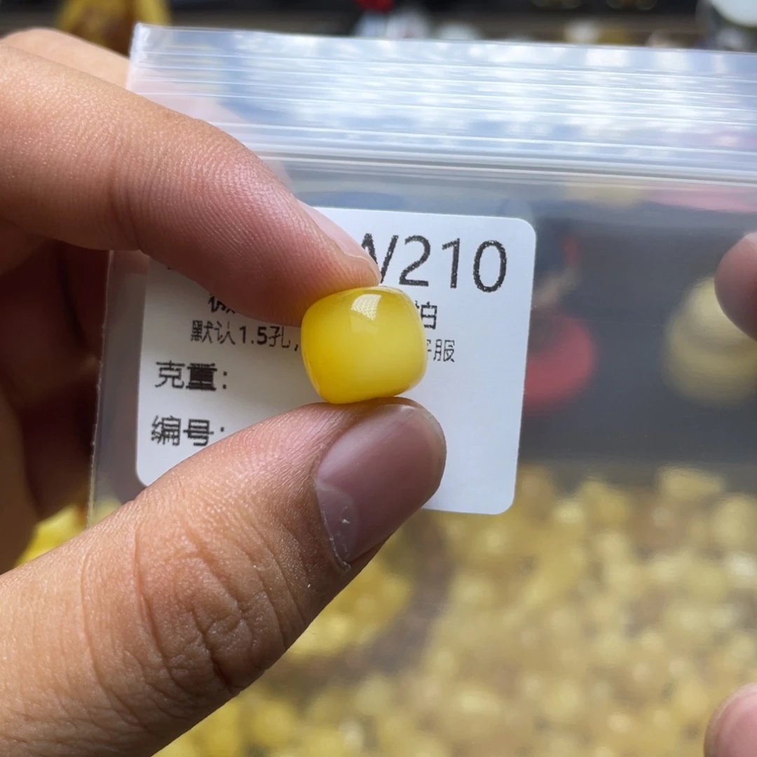 未镶嵌琥珀珠宝奇石