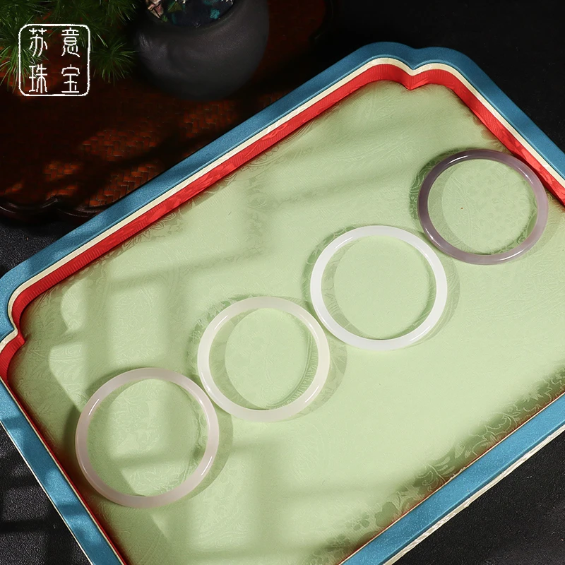 天然和田玉叮当手镯拍一发一（多样性发货）