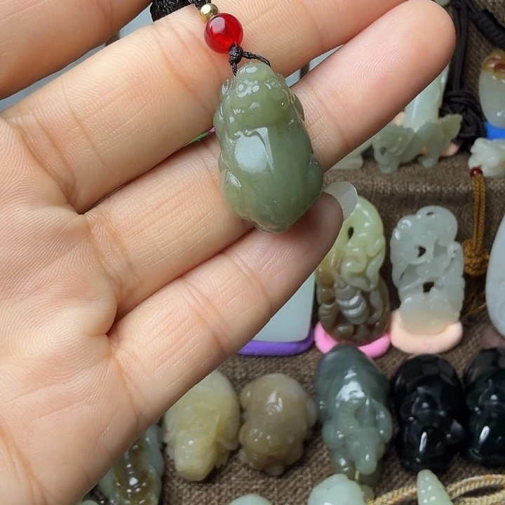 强***谁和田玉（糖玉）未镶嵌颈饰