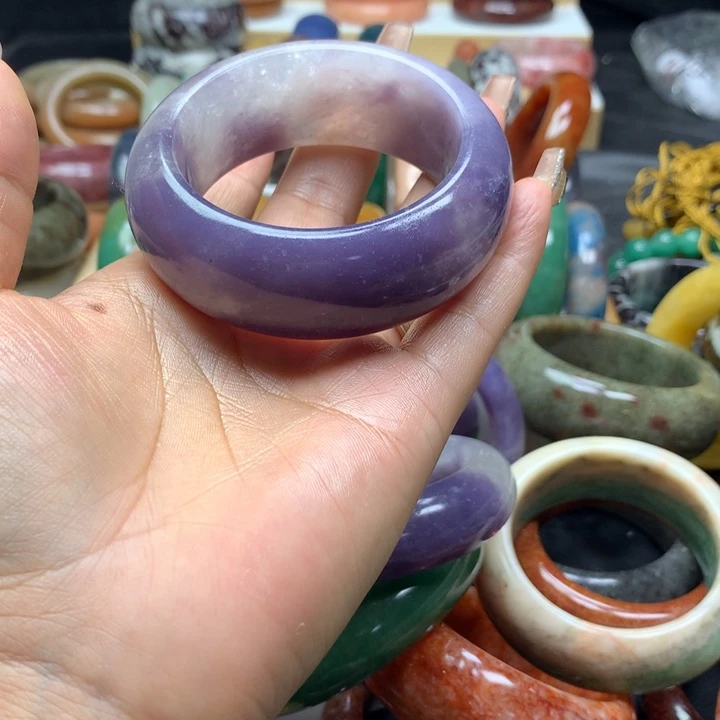 未镶嵌手镯石英质玉?