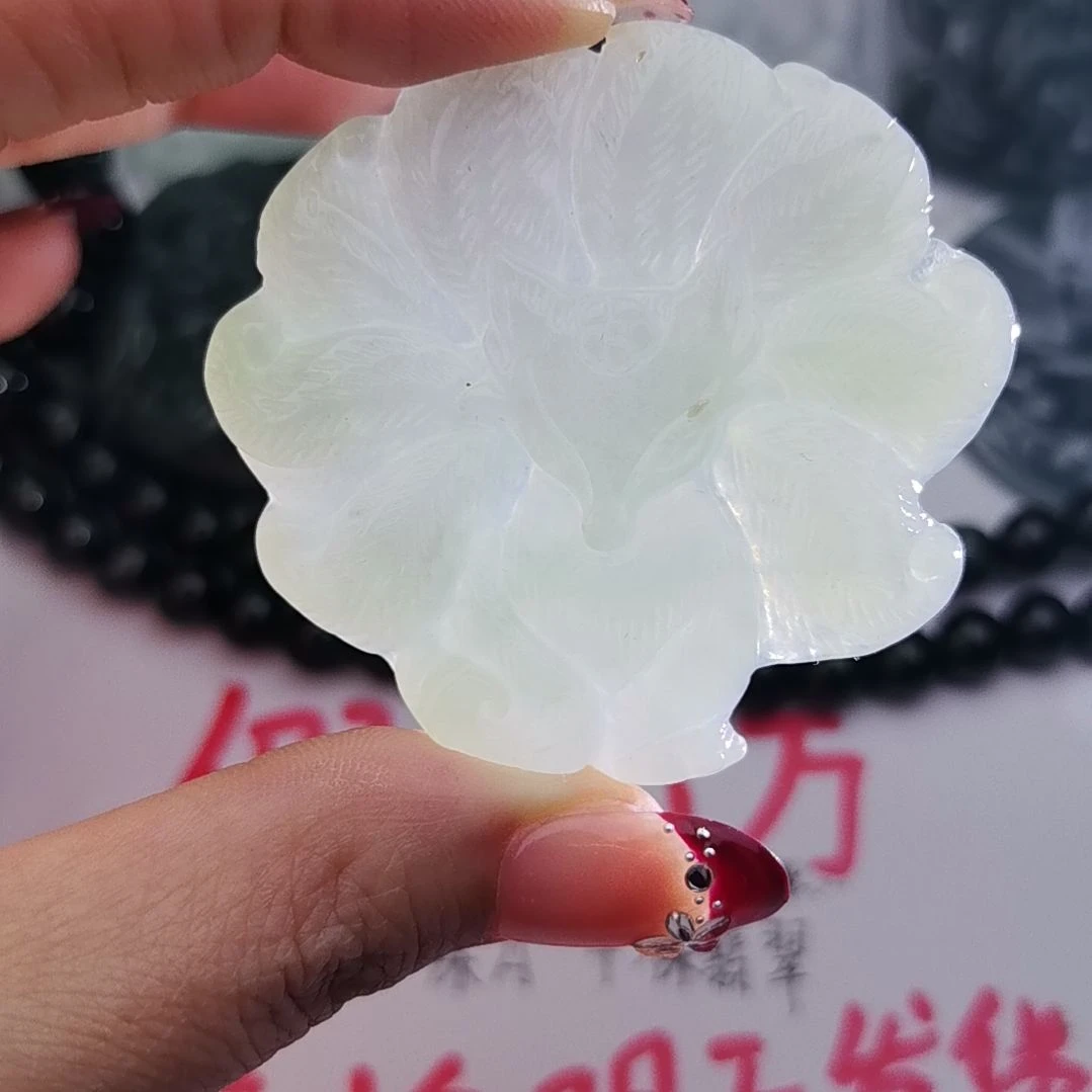 翡翠颈饰未镶嵌天然的A货翡翠