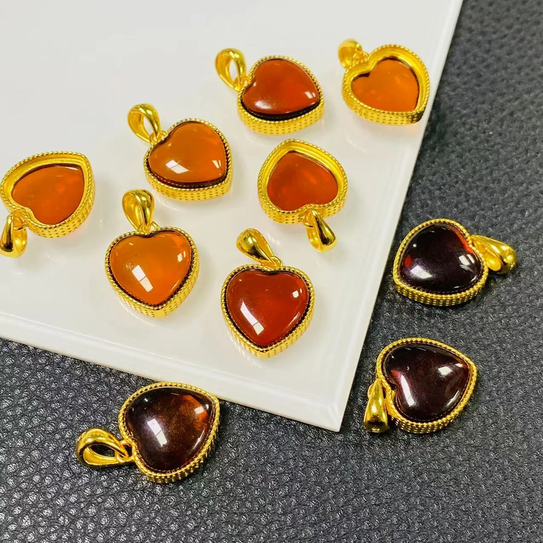 「戴琴珠宝」DQ669-血珀心形金色银镶吊坠（多样性发其一）