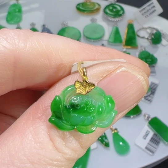 颈饰18K金镶嵌翡翠