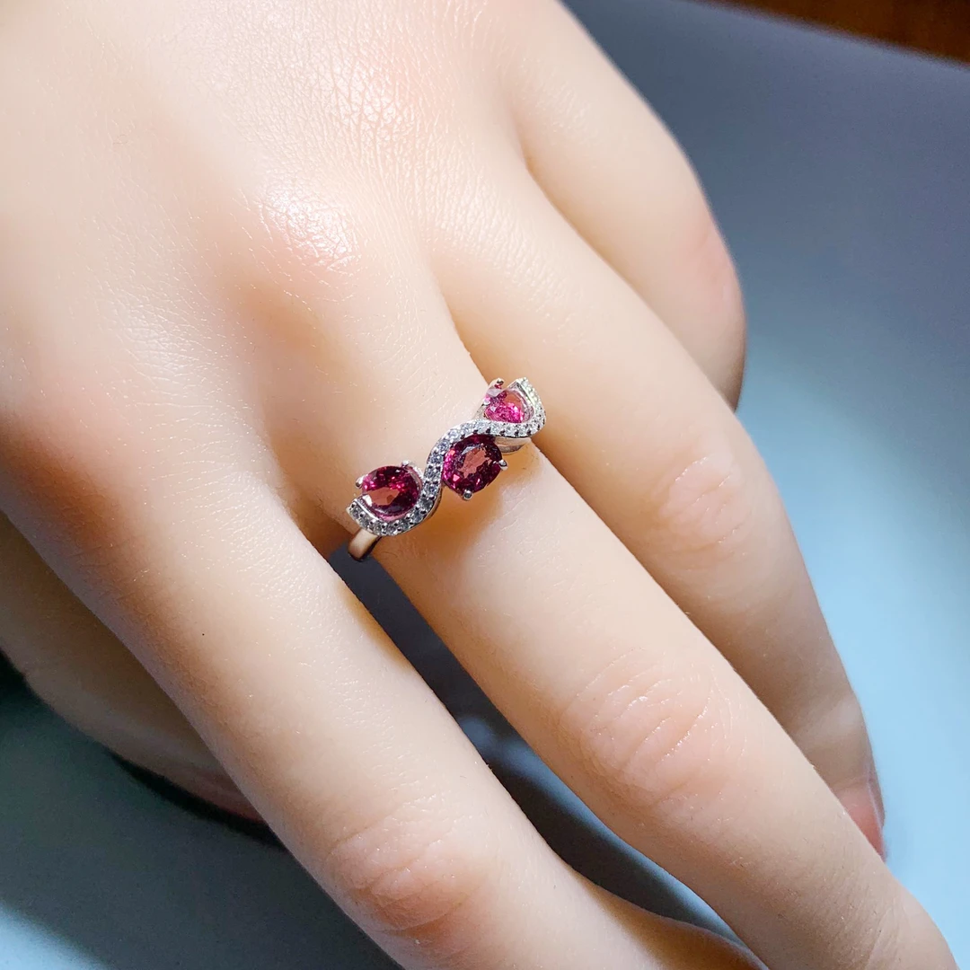 天然石榴石戒指酒红石榴石戒指925银镶嵌大颗粒强火彩鲜艳戒指女