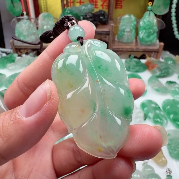 颈饰未镶嵌石英质玉