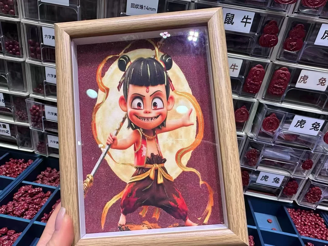 天然辰砂高含量紫金砂朱砂哪吒摆台手绘唐卡吊坠