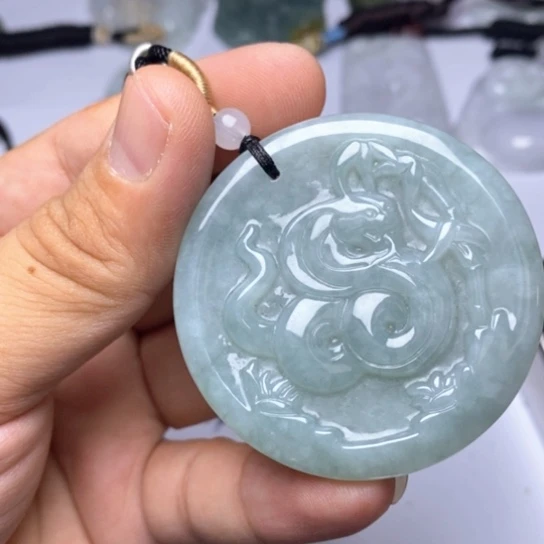 翡翠未镶嵌颈饰翡翠