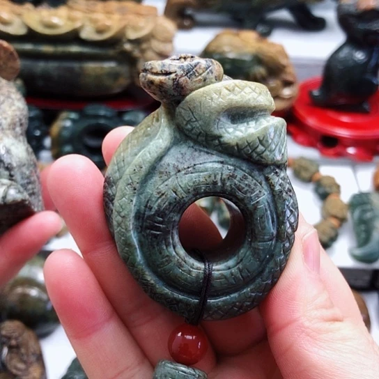 岫岩河磨玉（透闪石质玉）把件未镶嵌