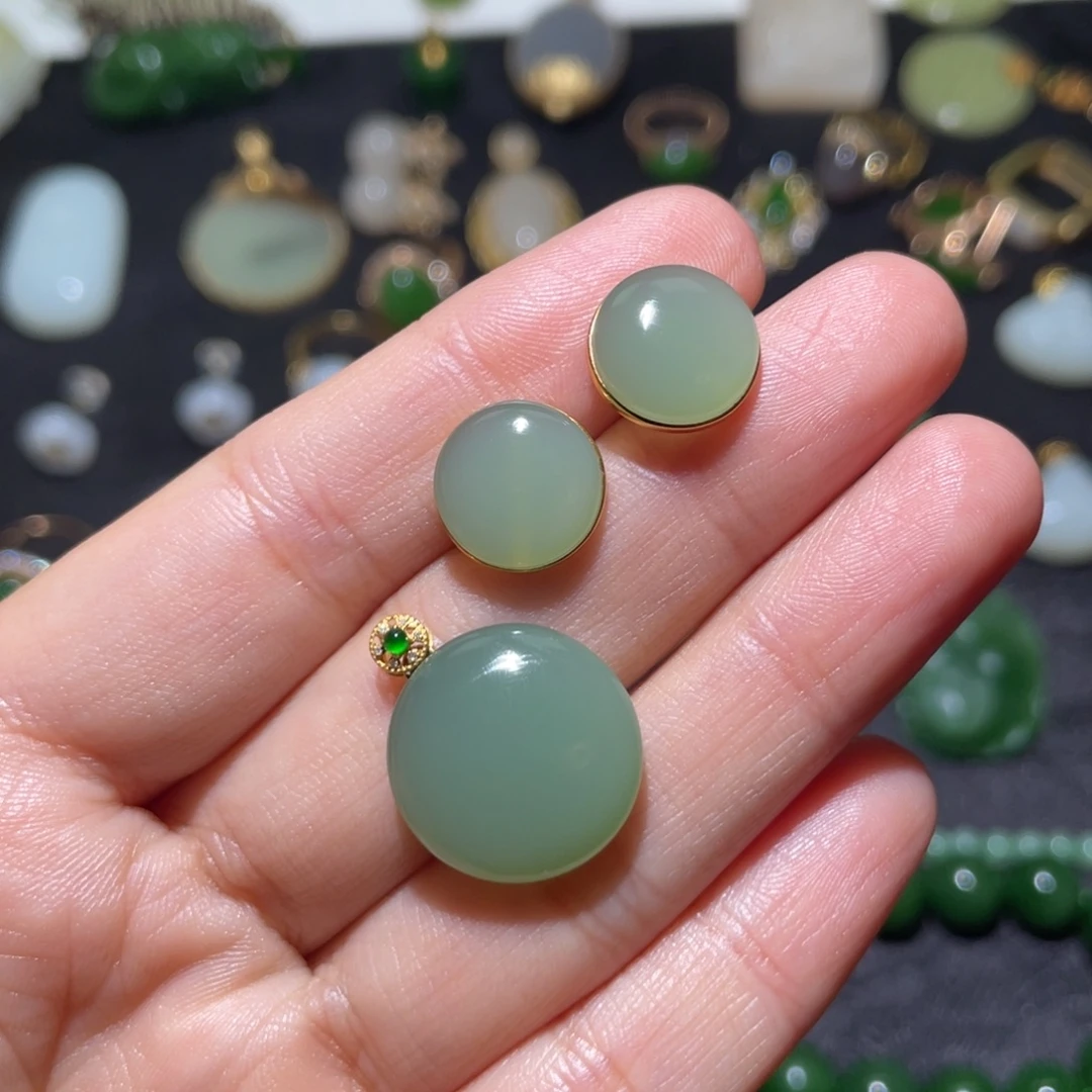 和田玉（碧玉）18K金镶嵌颈饰粉青无结构起荧光套装