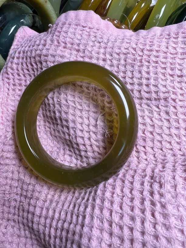 精品玉石王花玉56口径手镯女款精美美人镯宽条百搭女士宽版时尚