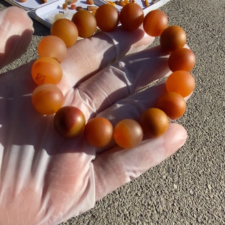 石英质玉（黄龙玉）足铂镶嵌颈饰