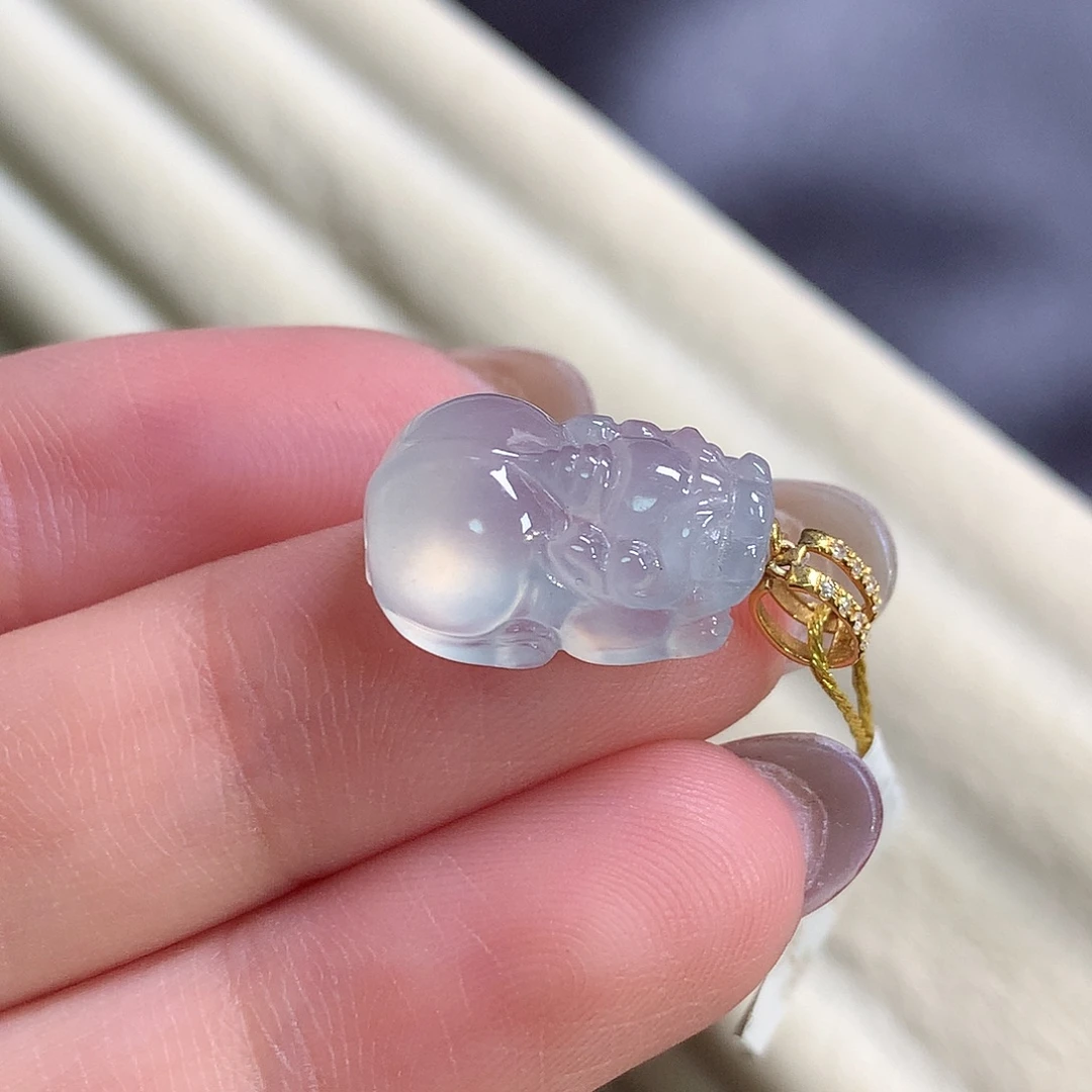 翡翠18K金镶嵌颈饰貔貅
