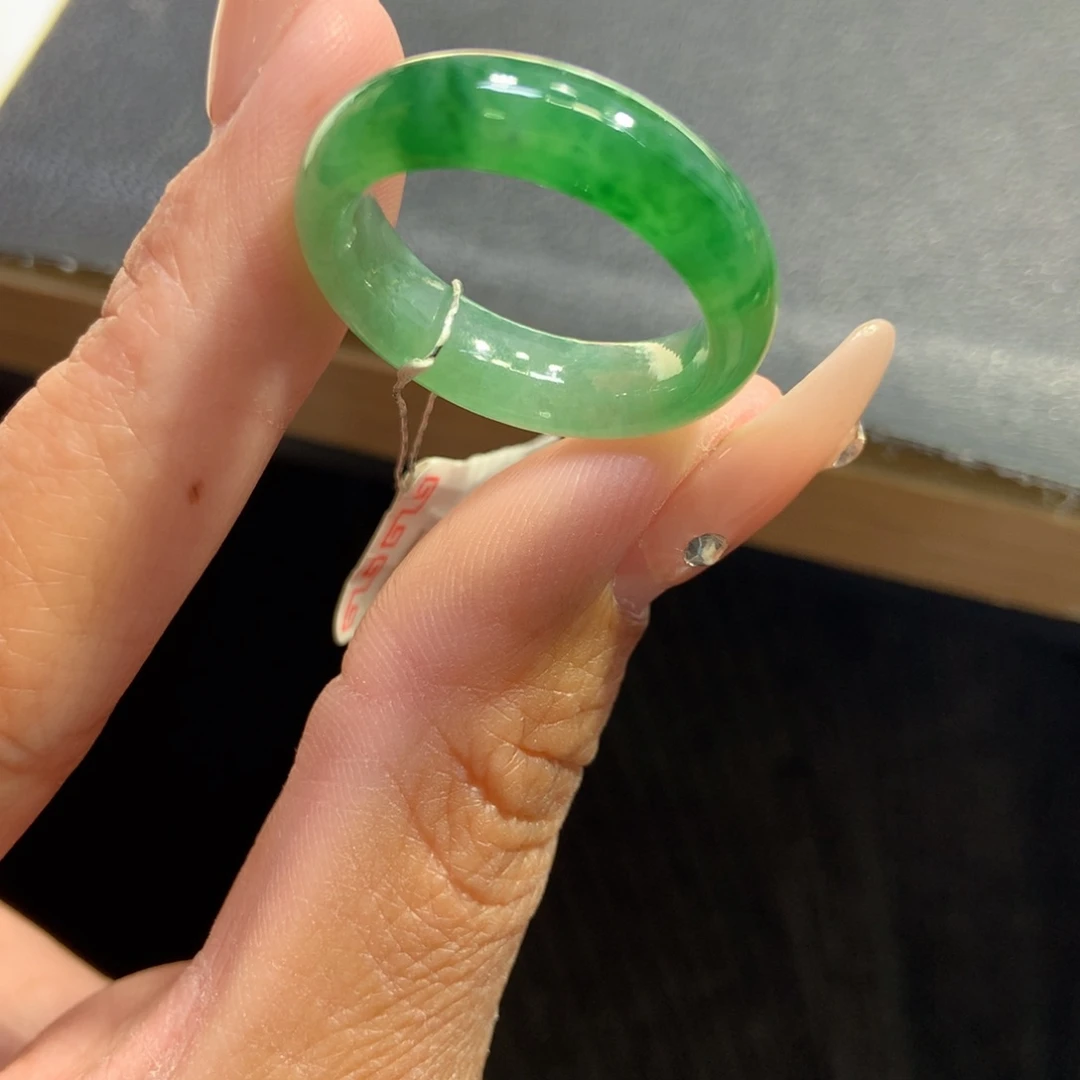 翡翠戒指未镶嵌翡翠