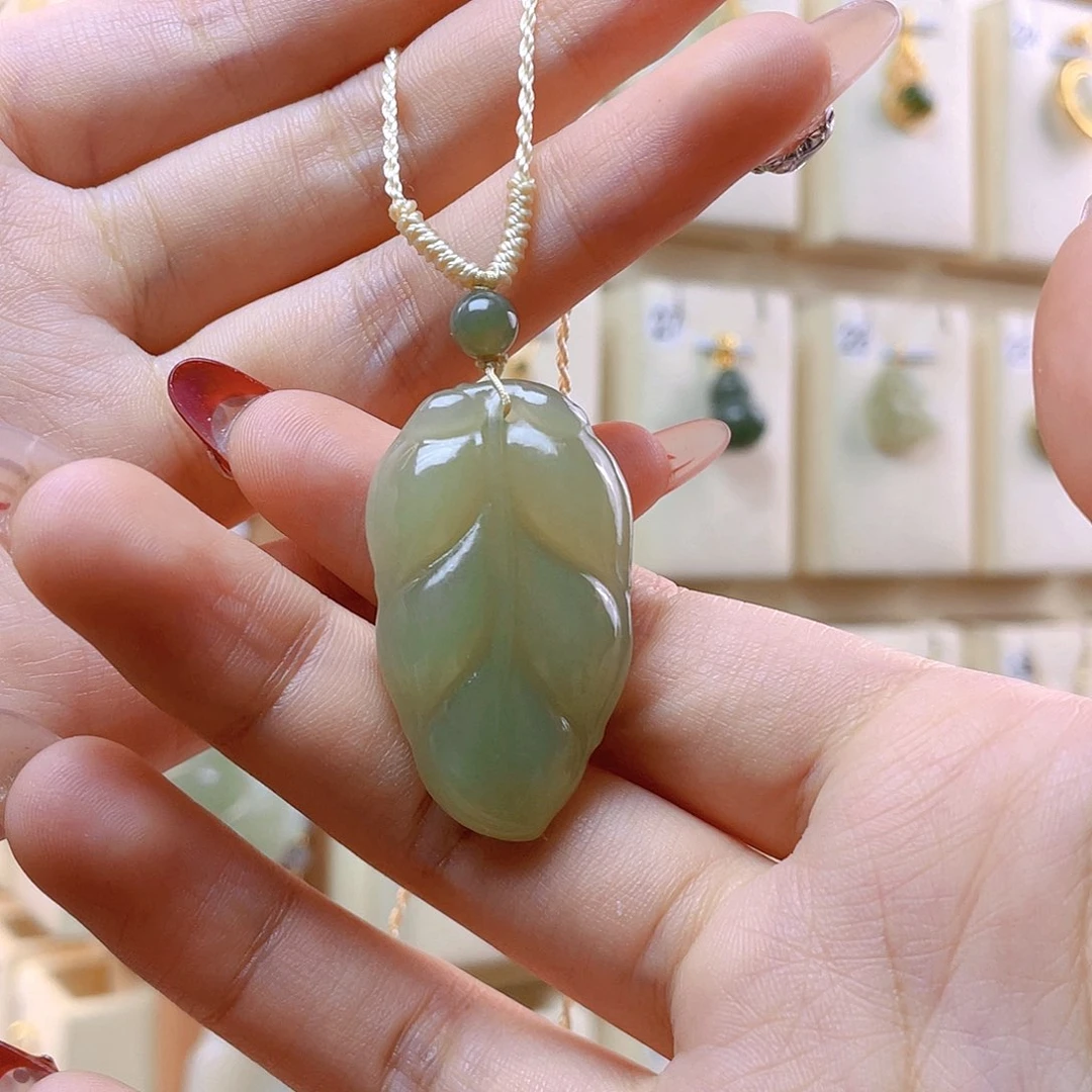 和田玉吊坠(赠链)未镶嵌软***?