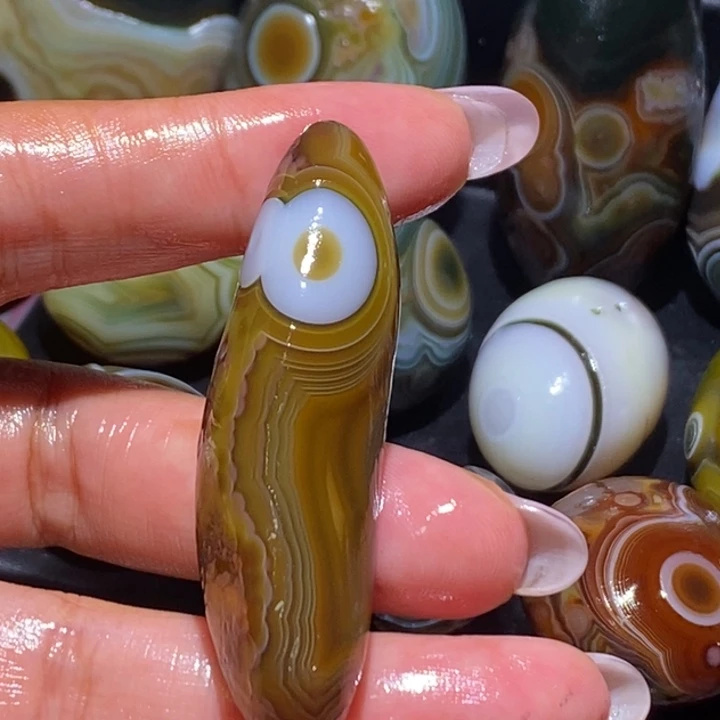 玛瑙/玉髓未镶嵌珠宝奇石40