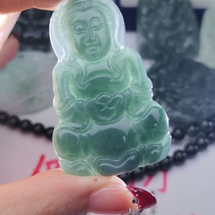 翡翠颈饰未镶嵌天然的A货翡翠