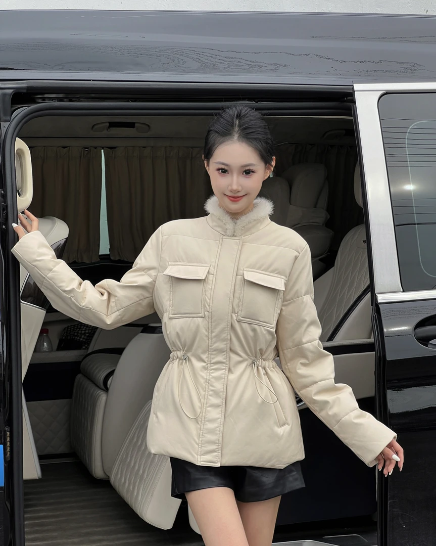 2 短款时尚女款百搭宽松聚暖水貂简约厚款外套