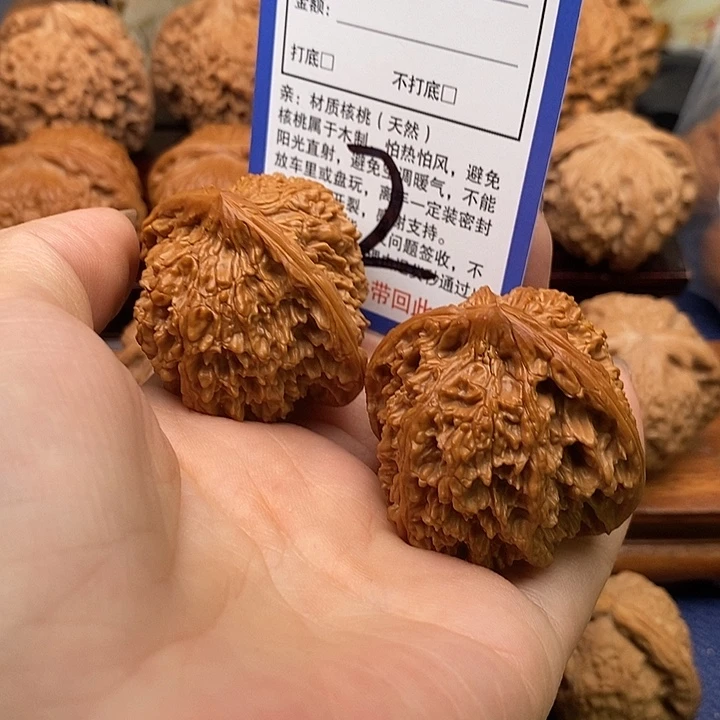 用***3吊坠桃核满天星狮子头43