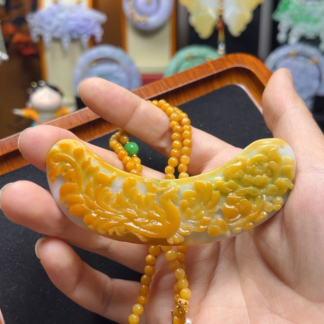 翡翠未镶嵌颈饰大凤凰
