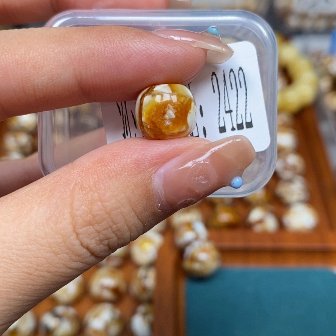 沁色蜜蜡未镶嵌2422