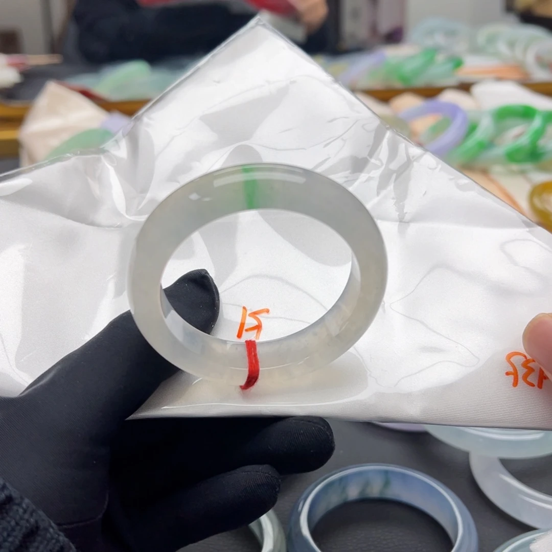 翡翠手镯未镶嵌金丝翠