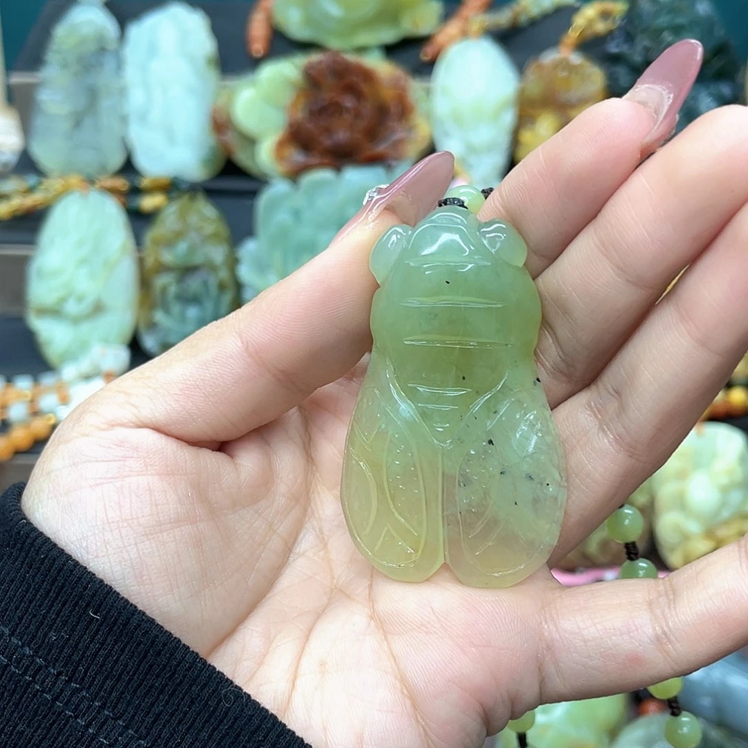 蛇纹石玉颈饰未镶嵌