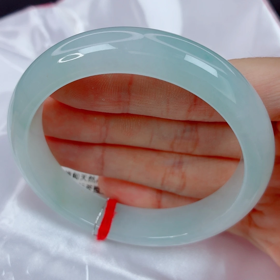 翡翠未镶嵌手镯57.4正圈，细腻淡色