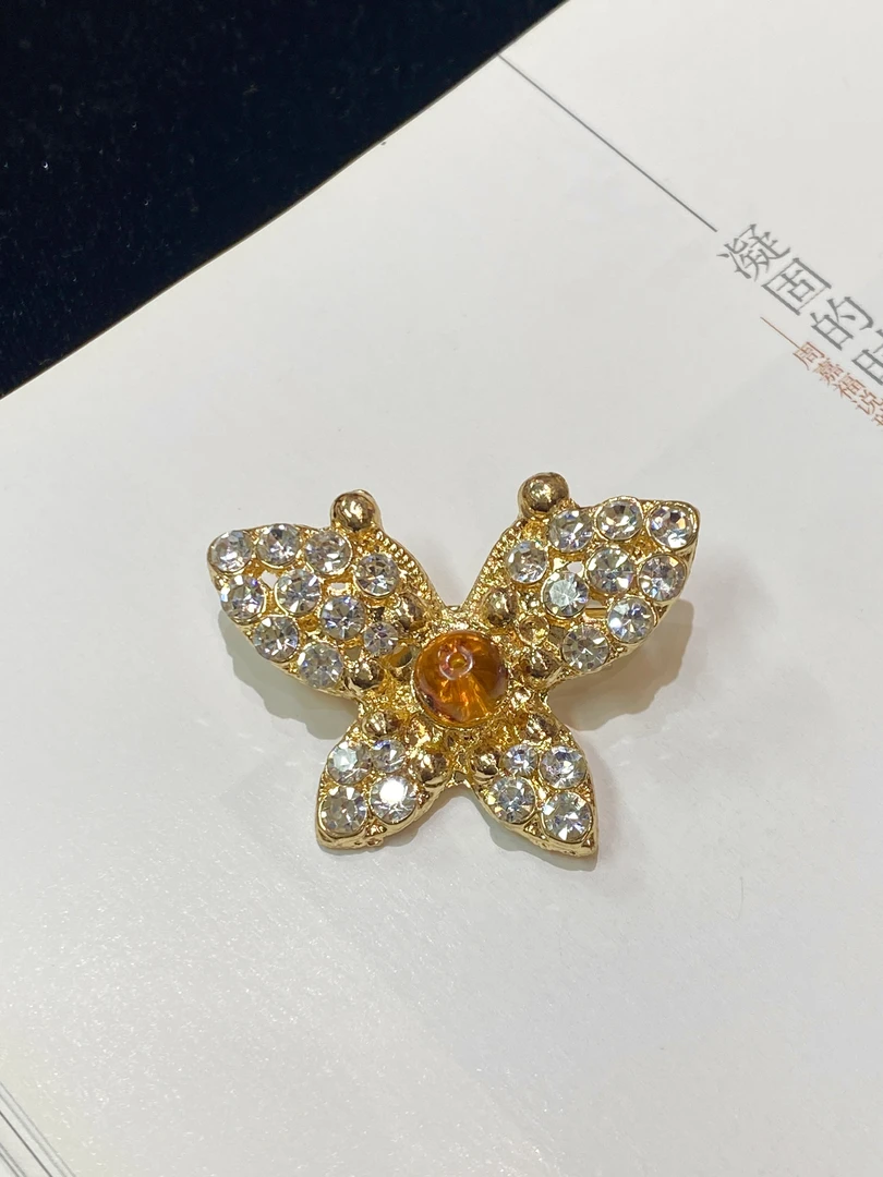 琥珀蝴蝶胸针