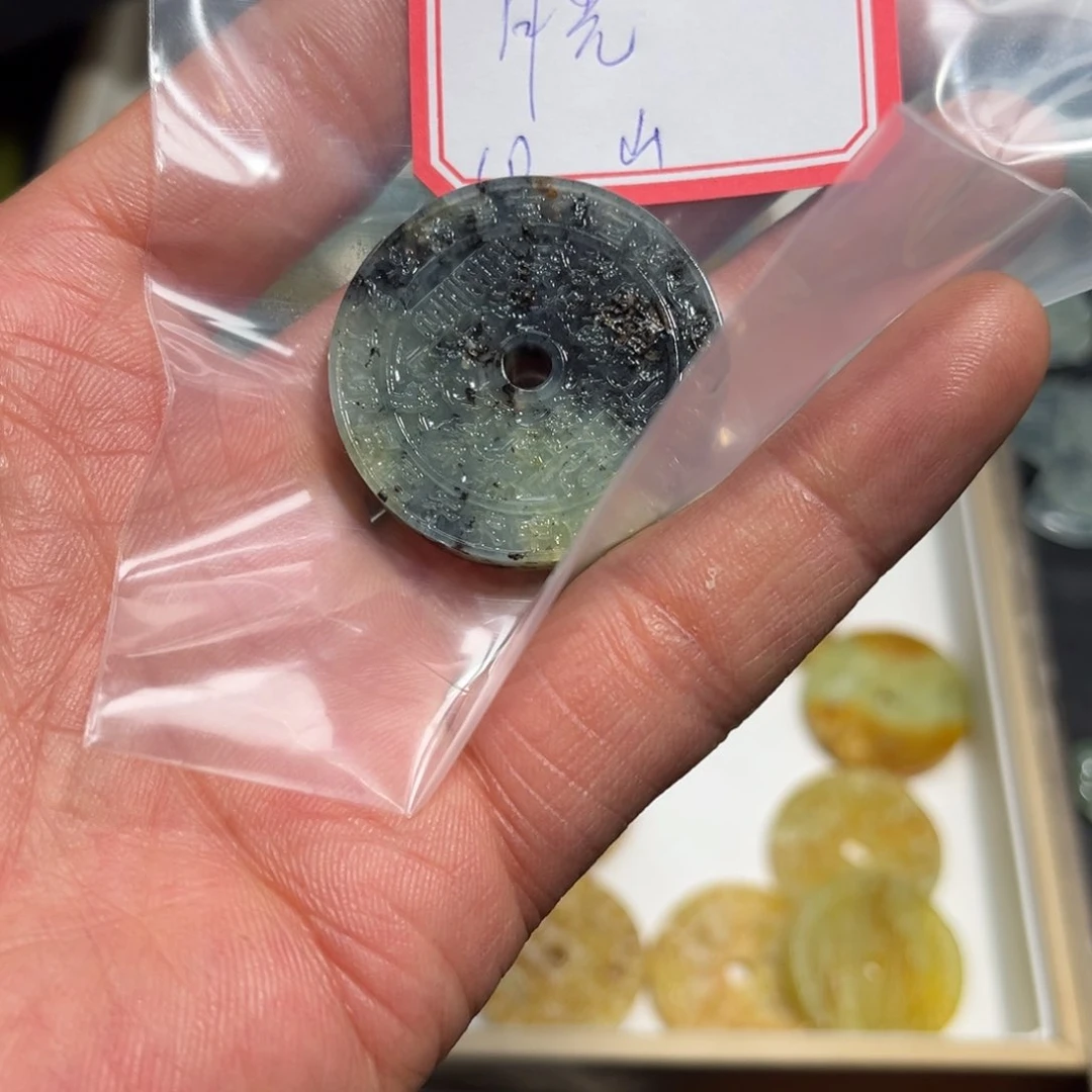 岫玉颈饰合金月*.岫玉挂件和玉饰品等