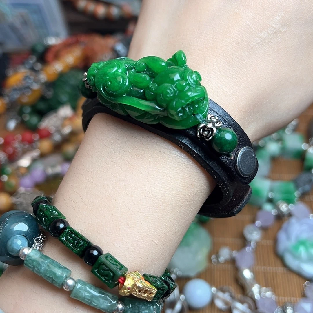 翡翠未镶嵌颈饰喔*。吊坠