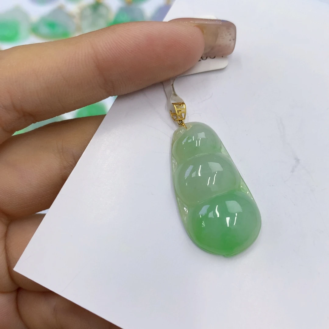 翡翠18K金镶嵌颈饰翡翠